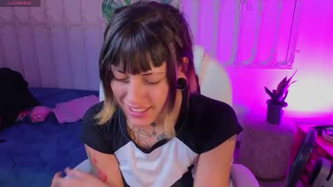 _sharlotte777 online show from May 14, 2026, 1:51 pm