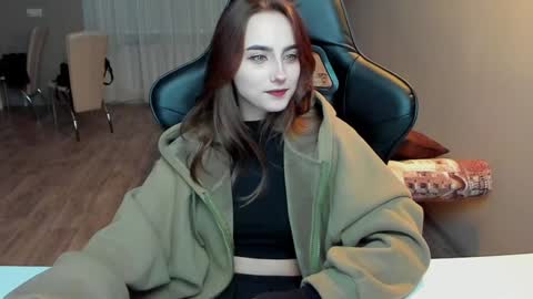 Snapshot of _silverdream chatting on February 4, 2025, 5:23 pm _silverdream online show from February 4, 2025, 5:23 pm