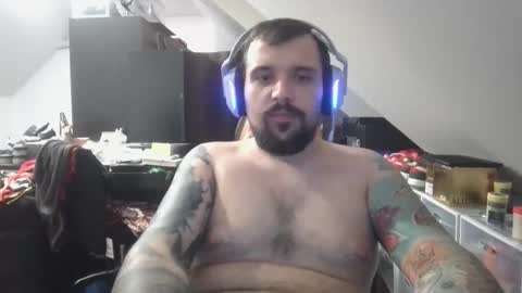 _smiley_bear27 online show from November 22, 2025, 12:15 pm