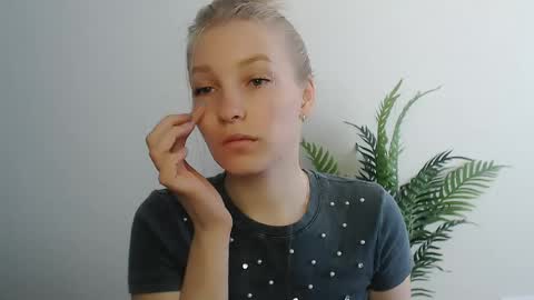 Snapshot of _snow_queen__ chatting on April 30, 2026, 7:47 am Rachel online show from April 30, 2026, 7:47 am