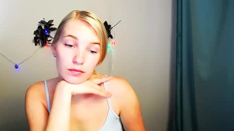 Snapshot of _snow_queen__ chatting on May 16, 2026, 10:01 am Rachel online show from May 16, 2026, 10:01 am