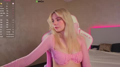 Snapshot of _sophielov chatting on October 2, 2025, 6:26 pm Sophie online show from October 2, 2025, 6:26 pm