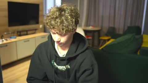 OLIVERpvt is open online show from February 3, 2025, 12:03 pm