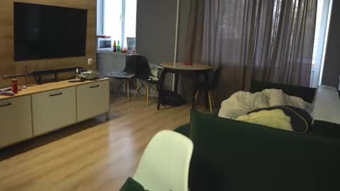 OLIVERpvt is open online show from October 2, 2025, 4:19 am