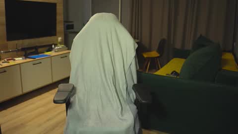 OLIVERpvt is open online show from November 24, 2025, 4:01 am