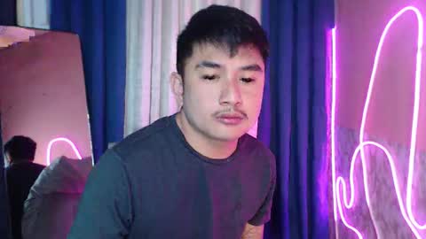 _superhotlatino_ online show from May 5, 2026, 3:09 pm