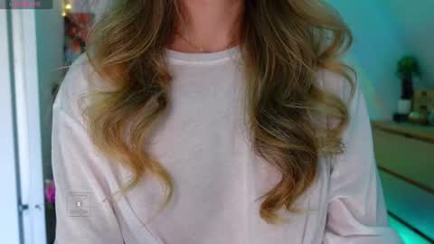 Snapshot of _sweetcams_ chatting on June 17, 2026, 6:05 am Dasha online show from June 17, 2026, 6:05 am