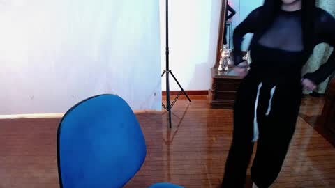 Snapshot of _the_dark_side_of_the_moon_ chatting on February 8, 2025, 5:18 am _the_dark_side_of_the_moon_ online show from February 8, 2025, 5:18 am