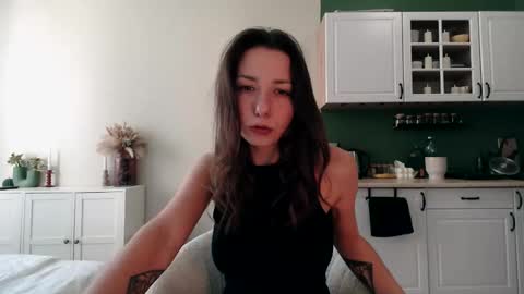 Mia online show from March 12, 2026, 2:45 pm