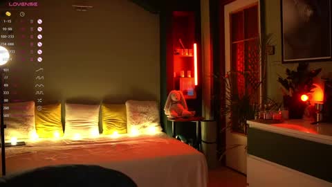 Evi online show from April 19, 2026, 6:10 pm