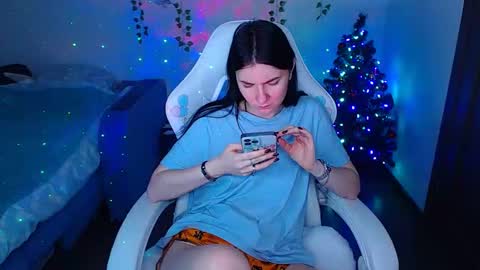 _thesamedaniellatrue_ online show from December 15, 2025, 2:10 pm