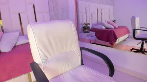 Rousse  online show from December 22, 2025, 7:33 pm