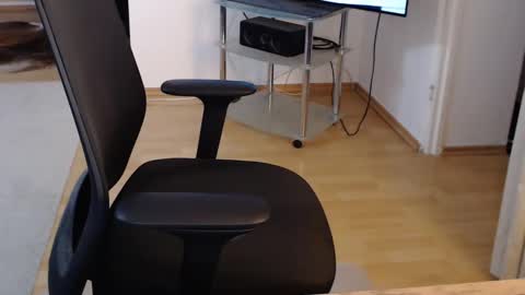 _trythis_ online show from November 10, 2025, 9:03 pm