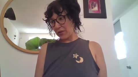 Snapshot of _tutti_frutti_ chatting on April 6, 2026, 8:21 pm _tutti_frutti_ online show from April 6, 2026, 8:21 pm