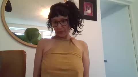 Snapshot of _tutti_frutti_ chatting on April 13, 2026, 10:48 pm _tutti_frutti_ online show from April 13, 2026, 10:48 pm