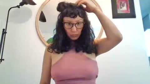 Snapshot of _tutti_frutti_ chatting on May 10, 2026, 10:37 pm _tutti_frutti_ online show from May 10, 2026, 10:37 pm