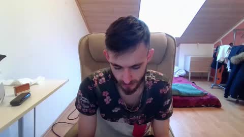 Snapshot of _v_l_a_d_ chatting on February 6, 2025, 2:58 pm Vlad online show from February 6, 2025, 2:58 pm