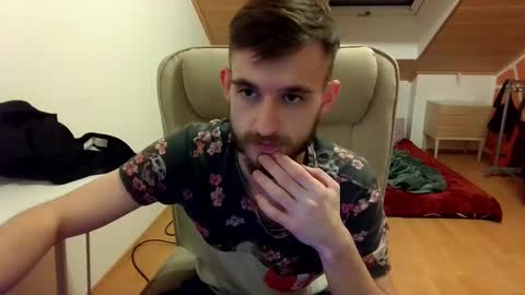 Snapshot of _v_l_a_d_ chatting on February 9, 2025, 1:44 am Vlad online show from February 9, 2025, 1:44 am