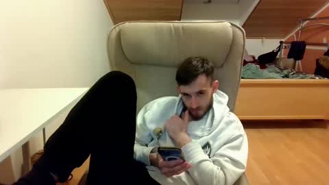 Snapshot of _v_l_a_d_ chatting on February 17, 2025, 11:53 pm Vlad online show from February 17, 2025, 11:53 pm