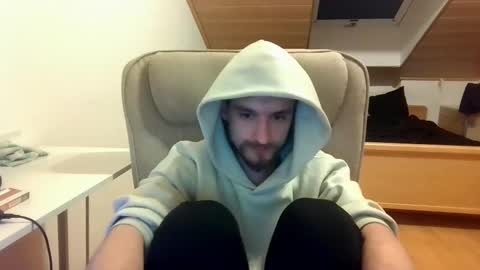 Snapshot of _v_l_a_d_ chatting on March 6, 2025, 10:26 pm Vlad online show from March 6, 2025, 10:26 pm