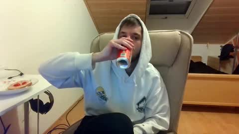 Snapshot of _v_l_a_d_ chatting on March 11, 2025, 11:26 pm Vlad online show from March 11, 2025, 11:26 pm