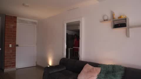 Anastasia Vahos online show from October 8, 2025, 5:21 pm