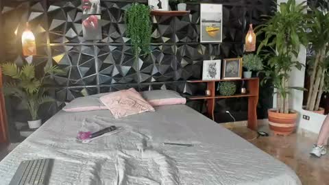 _valentina_69 online show from September 19, 2025, 3:45 pm