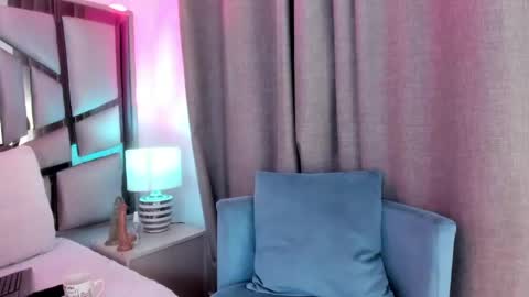 Snapshot of _valeria_saenz_ chatting on May 2, 2026, 3:44 am _valeria_saenz_ online show from May 2, 2026, 3:44 am