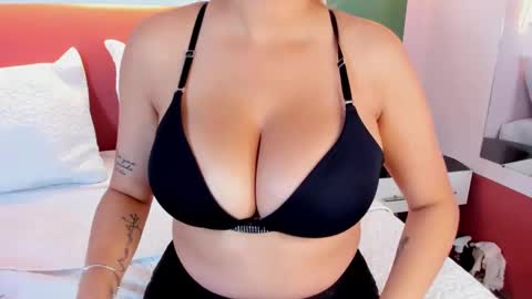 _valeryboobs_ online show from October 8, 2025, 1:20 pm