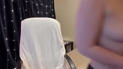 Snapshot of _vallylove chatting on March 2, 2025, 12:42 am _vallylove online show from March 2, 2025, 12:42 am