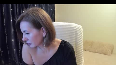 Snapshot of _vallylove chatting on October 2, 2025, 9:22 pm _vallylove online show from October 2, 2025, 9:22 pm