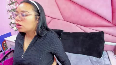 Snapshot of _violeta_18 chatting on September 15, 2025, 3:28 am _violeta_18 online show from September 15, 2025, 3:28 am