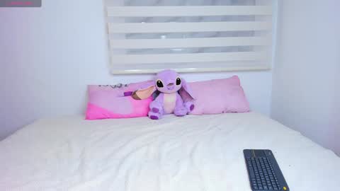 Snapshot of _violetadulce chatting on December 18, 2024, 12:32 am Violeta online show from December 18, 2024, 12:32 am