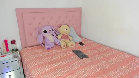 Snapshot of _violetadulce chatting on October 4, 2025, 12:52 am Violeta online show from October 4, 2025, 12:52 am