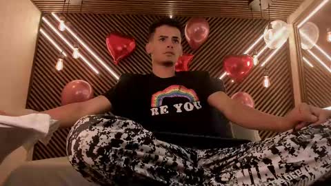  white fox  online show from February 18, 2025, 3:31 am