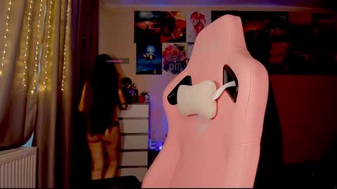 Enni online show from December 21, 2024, 8:07 am