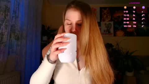 Snapshot of _witch__ chatting on February 8, 2026, 6:28 am Enni online show from February 8, 2026, 6:28 am