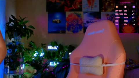 Snapshot of _witch__ chatting on April 19, 2026, 5:18 am Enni online show from April 19, 2026, 5:18 am