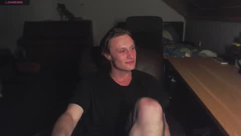 Snapshot of _yourcuteboy_ chatting on September 28, 2025, 10:37 pm _yourcuteboy_ online show from September 28, 2025, 10:37 pm