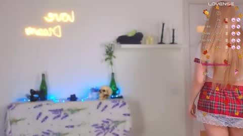 LITTLE FOX online show from October 27, 2025, 11:47 am