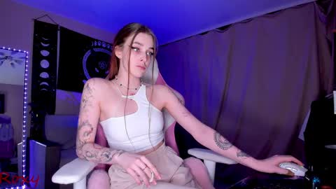 Snapshot of _yourwetdreams_ chatting on February 16, 2025, 6:54 pm Roxy online show from February 16, 2025, 6:54 pm