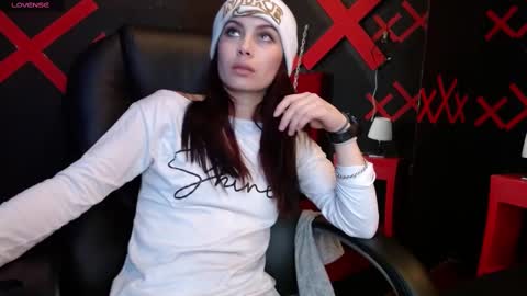 Snapshot of _yuyi chatting on February 17, 2025, 5:32 pm Yuyi online show from February 17, 2025, 5:32 pm