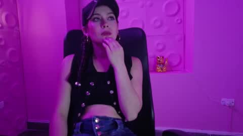 Yuyi online show from November 10, 2025, 12:26 pm