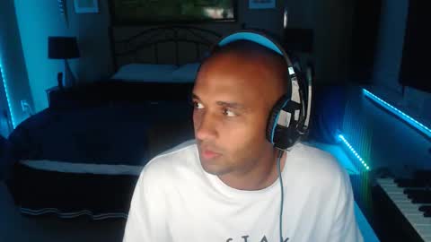 a4orce online show from November 15, 2025, 2:09 am