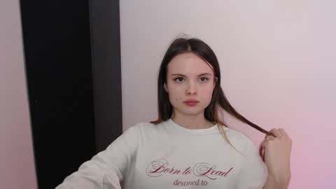a_ariella_ online show from October 8, 2025, 2:36 pm