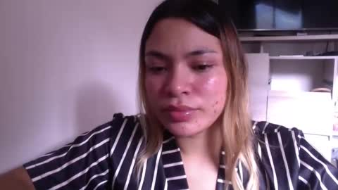 Snapshot of a_ross01 chatting on October 17, 2025, 7:16 pm a_ross01 online show from October 17, 2025, 7:16 pm