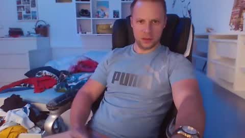 Snapshot of aaaandzzz chatting on December 9, 2024, 9:28 am Long distance cumshot online show from December 9, 2024, 9:28 am