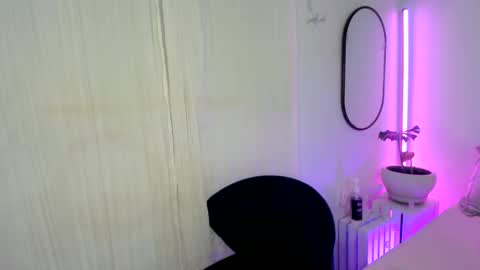 Snapshot of aaliyahlayla chatting on January 28, 2025, 4:08 am Aaliyahlayla online show from January 28, 2025, 4:08 am