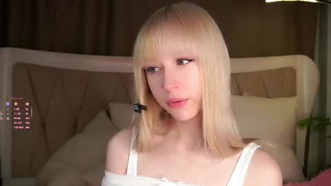 Snapshot of aameow chatting on October 1, 2025, 3:29 pm Amy online show from October 1, 2025, 3:29 pm