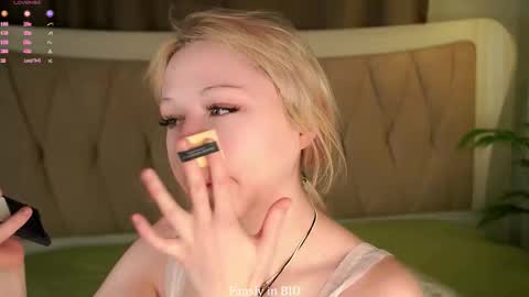 Snapshot of aameow chatting on October 20, 2025, 3:12 pm Amy online show from October 20, 2025, 3:12 pm